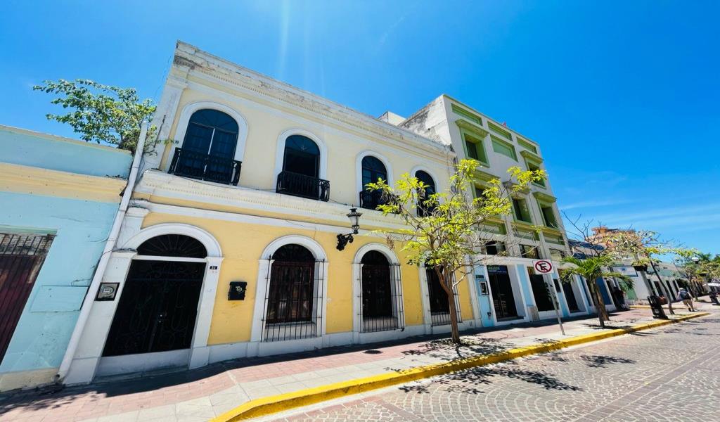 CASA EN VENTA A TRES CUADRAS DE OLAS ALTAS CENTRO HISTORICO