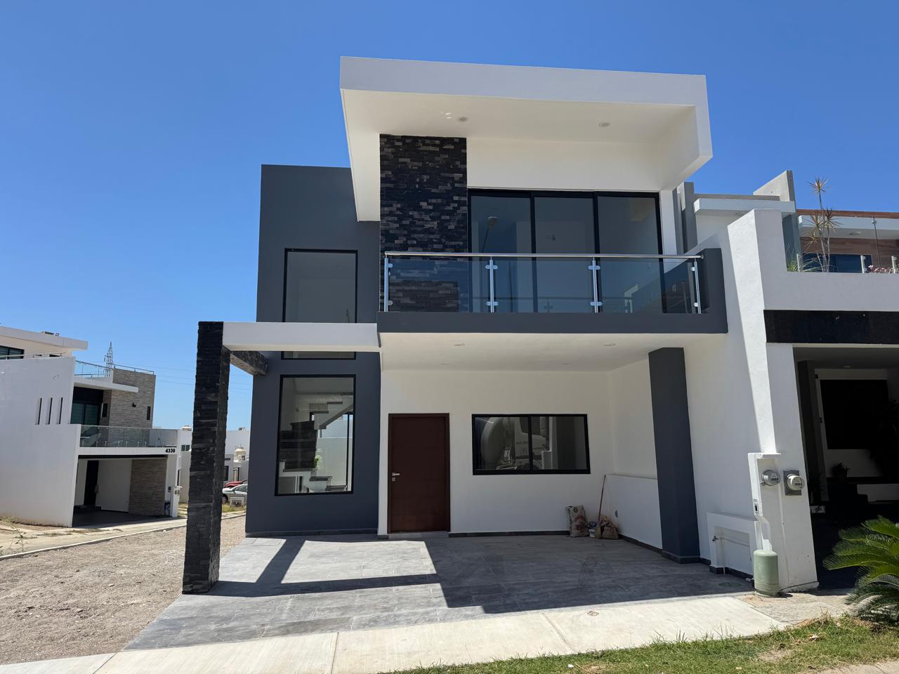 0044, CASA EN VENTA EN MAZATLAN, SINALOA (FRACC. REAL DEL VALLE)