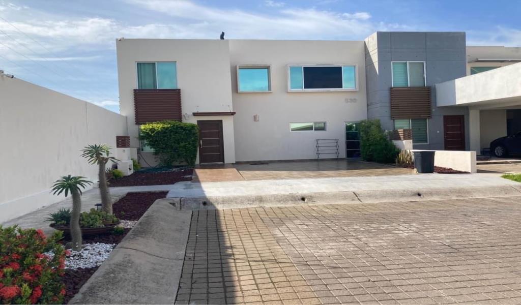 CASA EN VENTA EN FRACC. MARINA COTO DIAMANTE