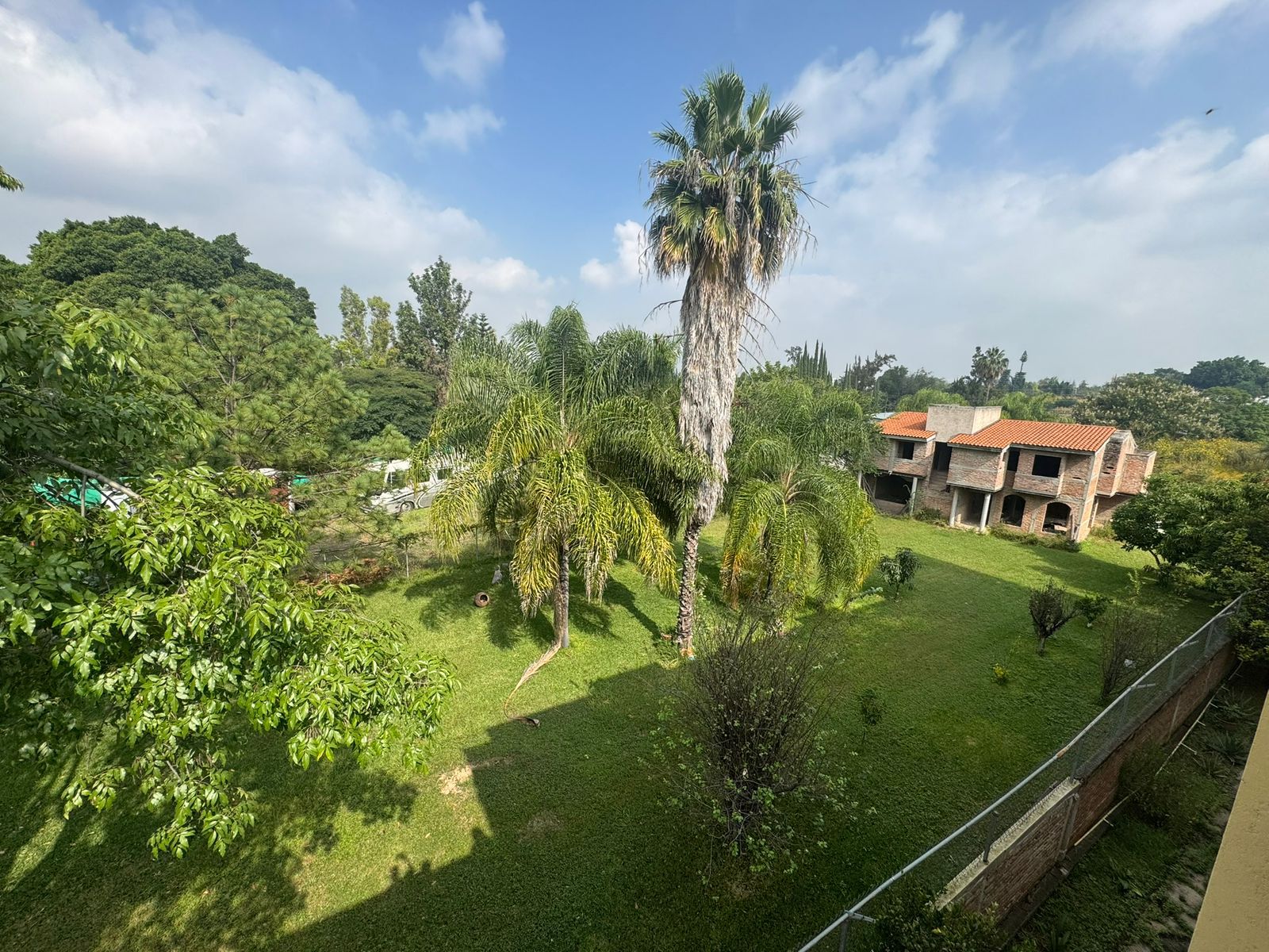 TERRENO EN VENTA CON CONSTRUCCIÓN EN FRACC.LOS SAUCES, Tlajomulco de Zúñiga, Jalisco